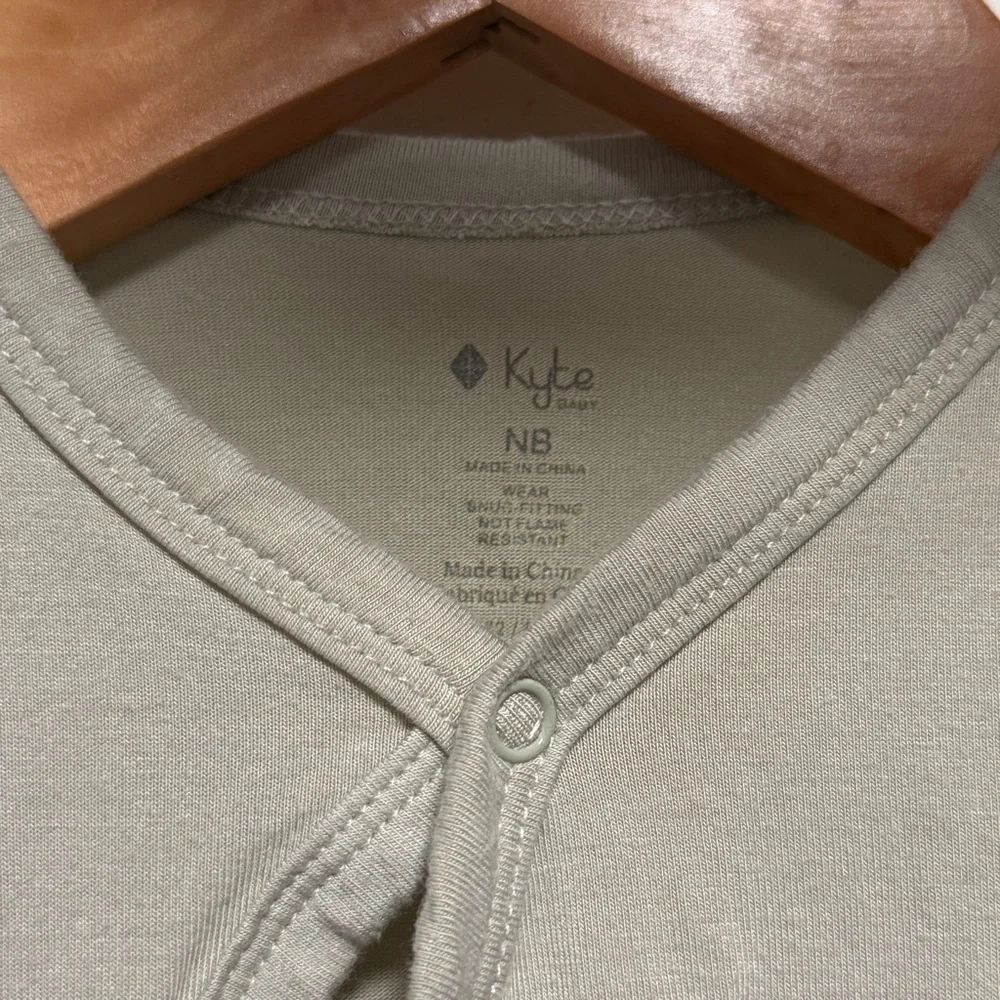 Kyte baby bundler snap gown